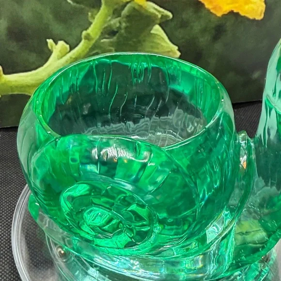 Unique Resin Green Snail Planter - Picture 12 of 14